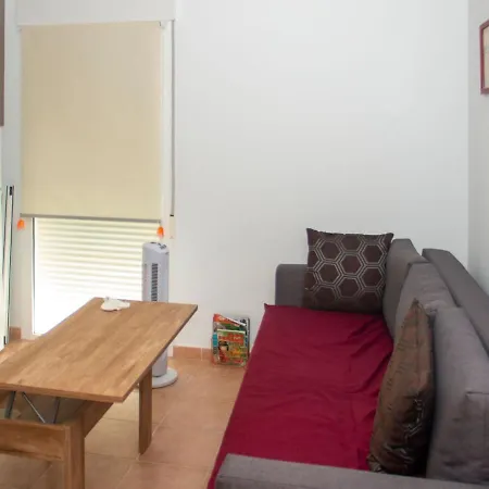Simplistic In Near Seabeach Apartment *